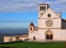 REGIONE DONA ALBERO NATALE A BASILICA S.FRANCESCO D’ASSISI