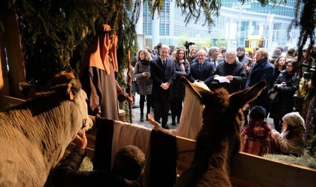 PRESEPE VIVENTE IN PIAZZA CITTA’ DI LOMBARDIA